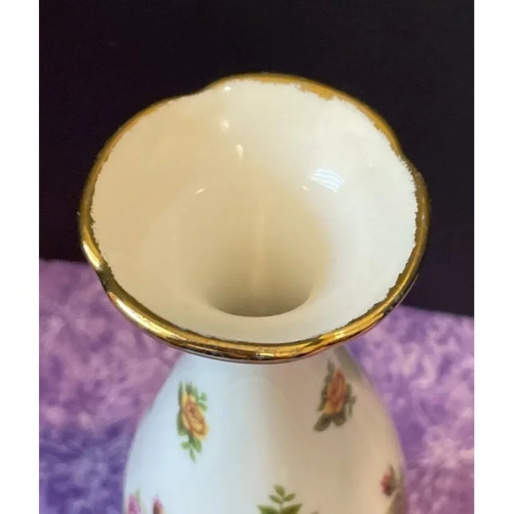 Royal Albert Bone China‎ Old Country Roses 7.5 Inches Bud Vase England 1962